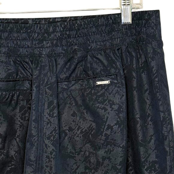 Orvis‎ Women's Pull-On Active Navy Animal Print Embossed Skort - Size Medium - Picture 7 of 8